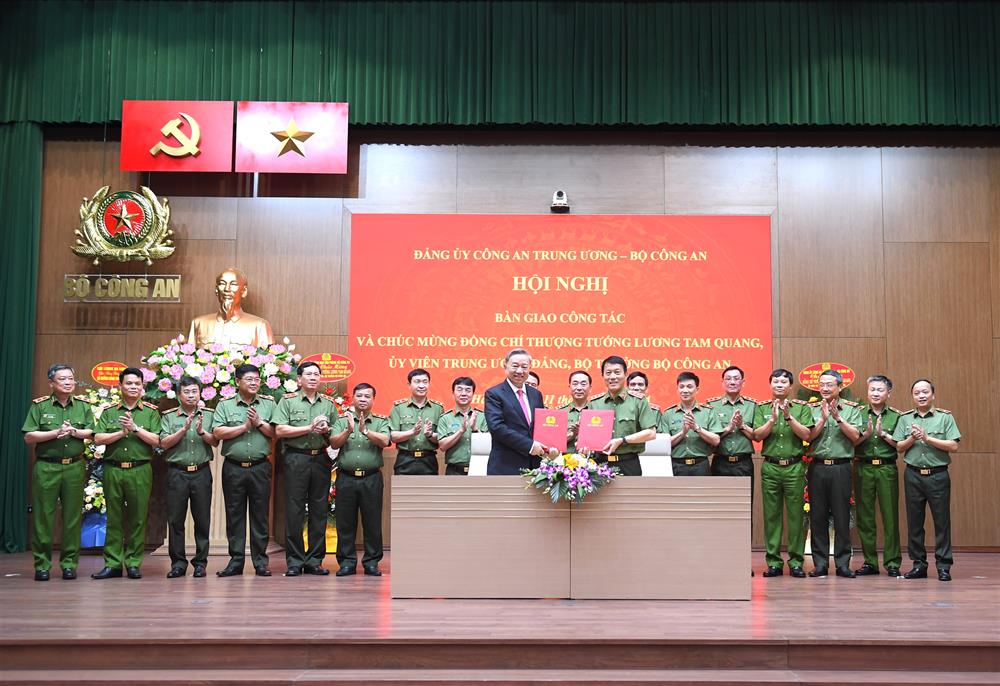 Hội nghị bàn giao công tác giữa Chủ tịch nước Tô Lâm và Bộ trưởng Bộ Công an Lương Tam Quang
