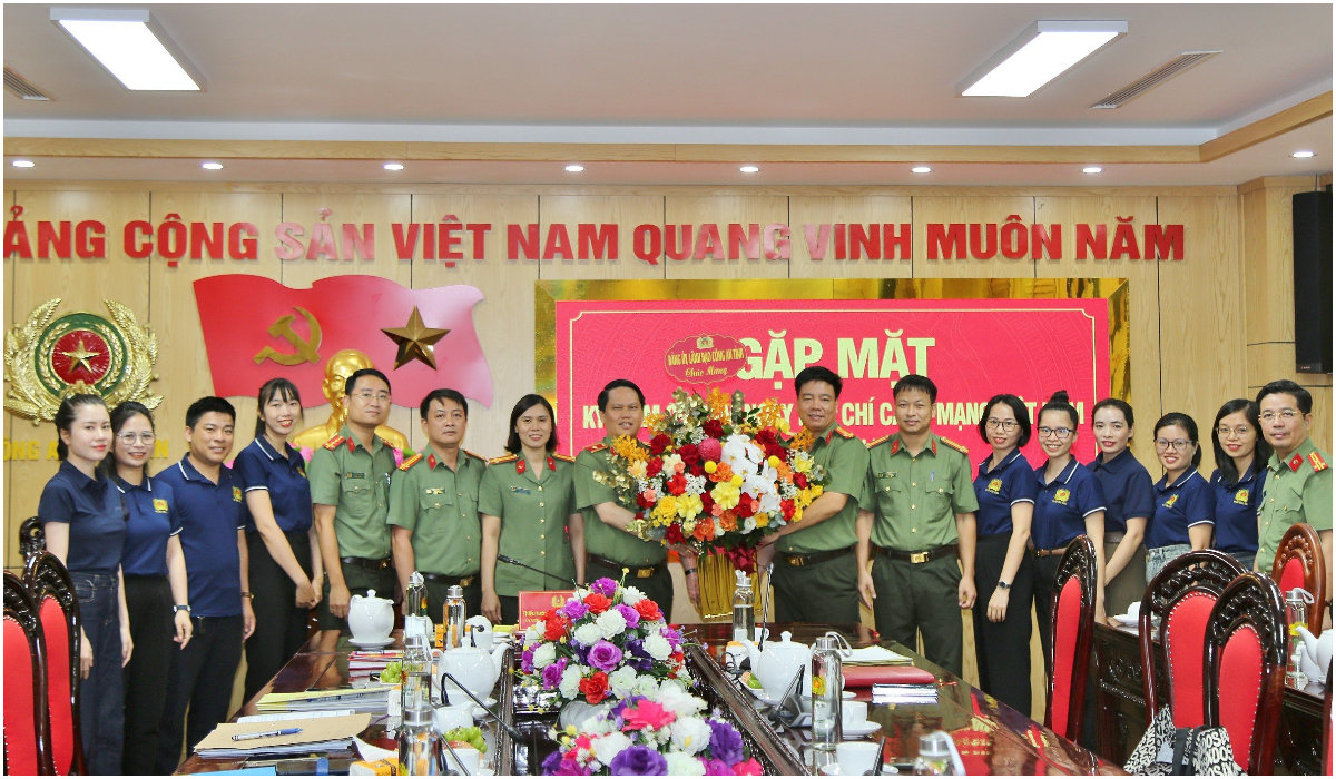 Giám đốc Công an tỉnh chúc mừng đội ngũ nhà báo, phóng viên nhân ngày Báo chí cách mạng Việt Nam
