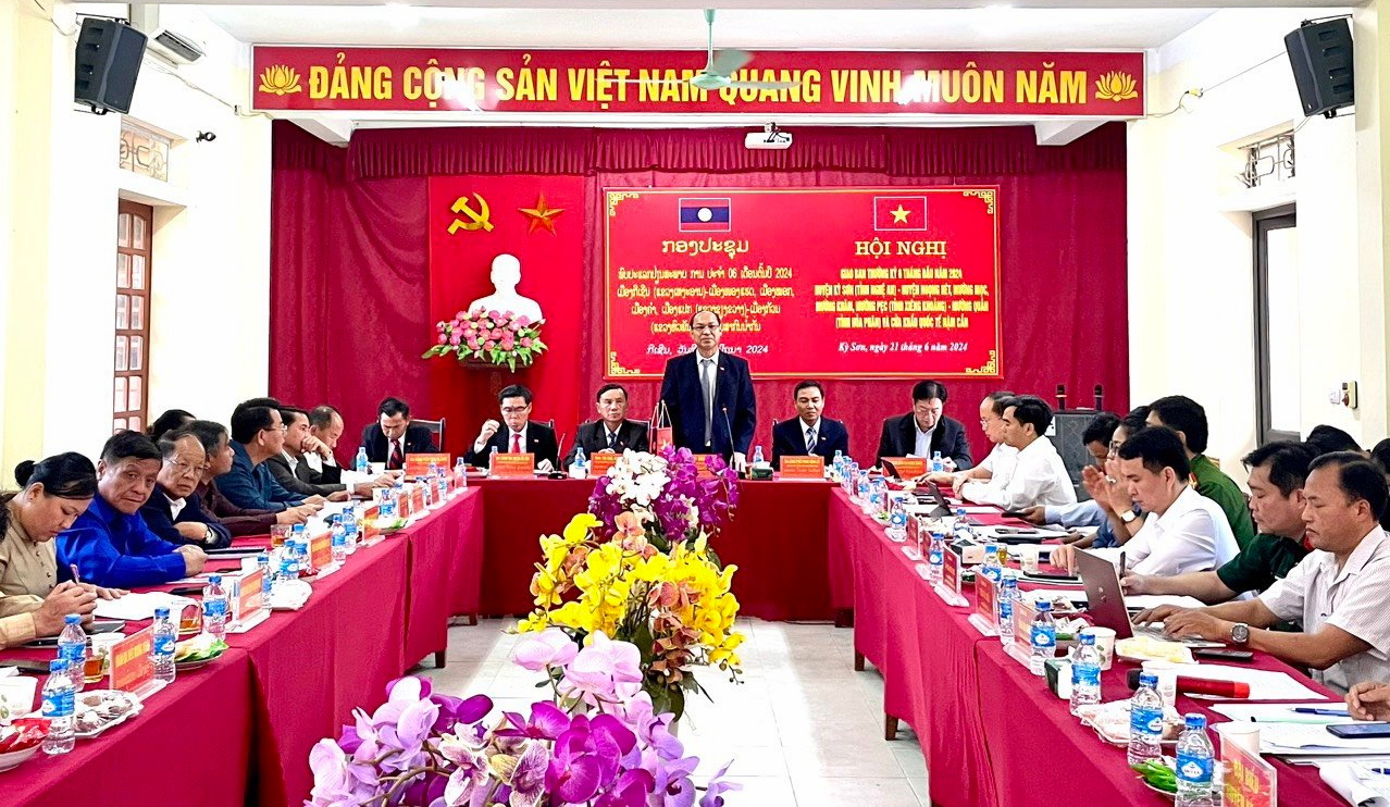 Hội nghị giao ban giữa huyện Kỳ Sơn với các địa phương nước bạn Lào có chung đường biên giới