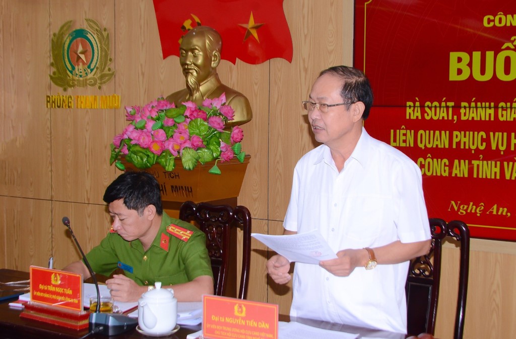 Đồng chí Đại tá Nguyễn Tiến Dần - Chủ tịch Hội Cựu Công an nhân dân tỉnh ghi nhận công tác tham mưu, chuẩn bị cho các Hội nghị sắp tới