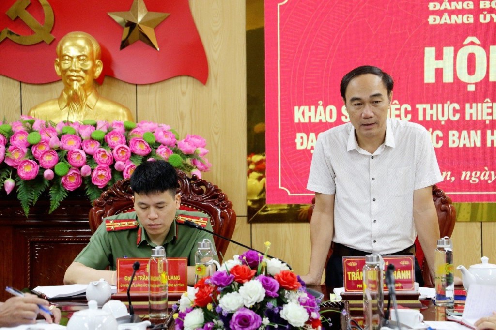 Đồng chí Trần Quốc Khánh, Phó Trưởng Ban Tuyên giáo Tỉnh ủy phát biểu tại Hội nghị 