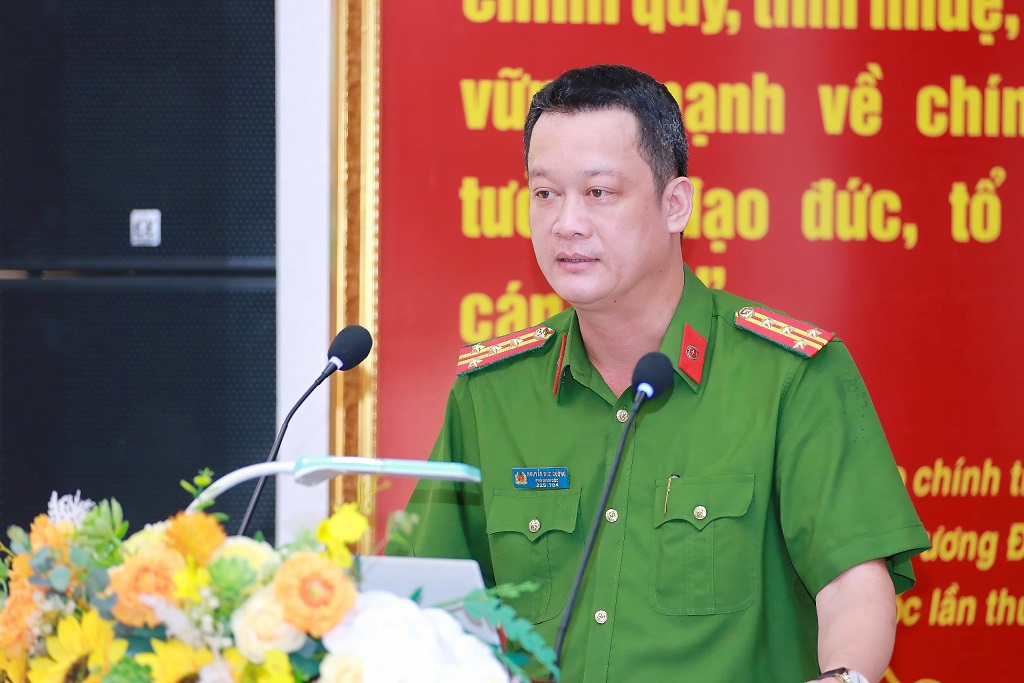 Đồng chí Đại tá Nguyễn Đức Cường, Phó Giám đốc Công an tỉnh phát biểu chỉ đạo Hội nghị