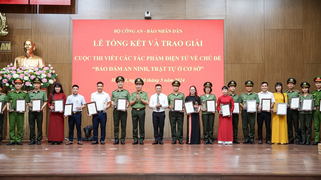 Nhiều giải thưởng báo chí tại các cuộc thi cấp Trung ương và địa phương chính là sự ghi nhận cho những nỗ lực không mệt mỏi của đội ngũ cán bộ làm công tác tuyên truyền trong lực lượng Công an Nghệ An