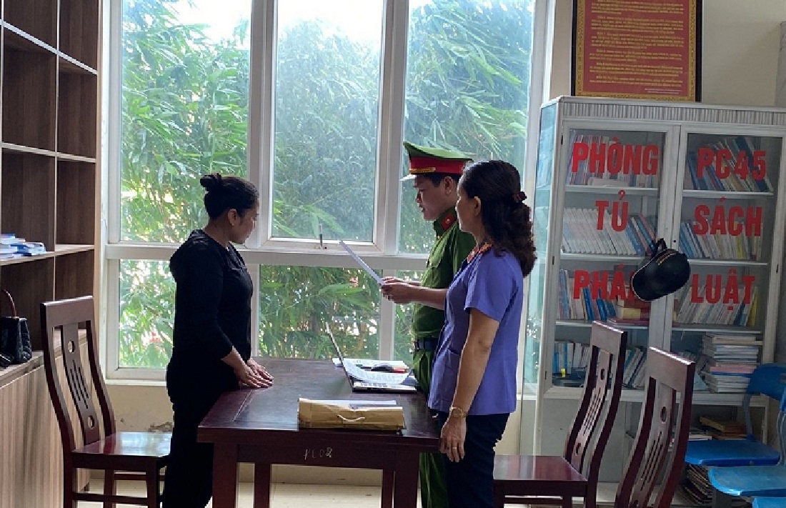 Cơ quan chức năng đọc lệnh bắt tạm giam đối với Trần Thị Hằng Nga