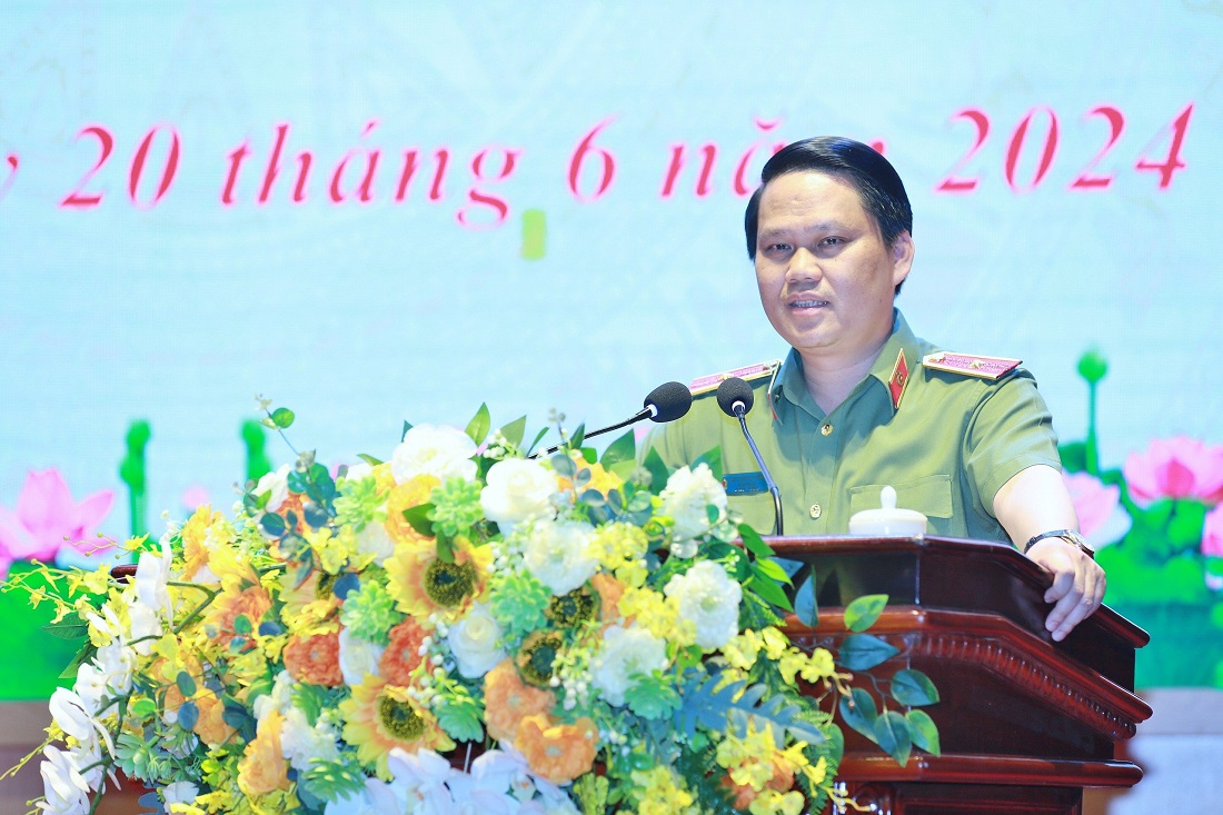 Đồng chí Thiếu tướng Bùi Quang Thanh, Giám đốc Công an tỉnh phát biểu tại buổi lễ