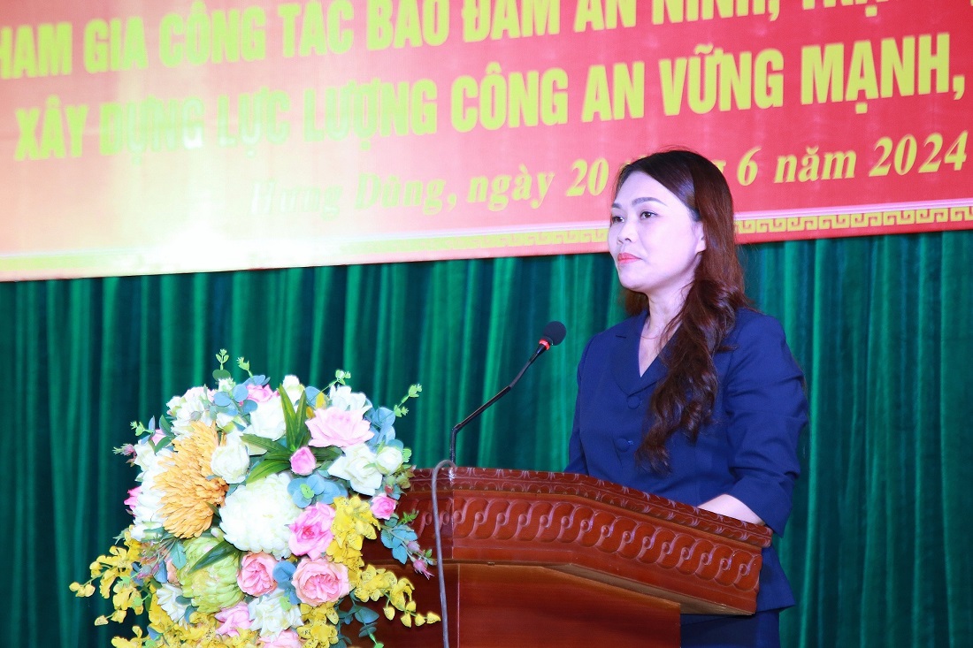 Đồng chí Trần Thị Cẩm Tú - Phó Chủ tịch UBND thành phố Vinh phát biểu tại Hội nghị ra mắt mô hình