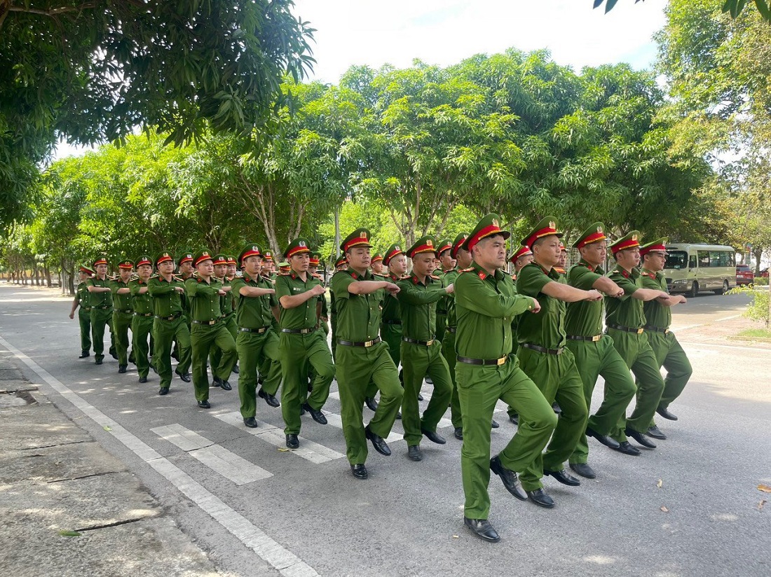 Tập luyện các khối diễu hành qua khán đài