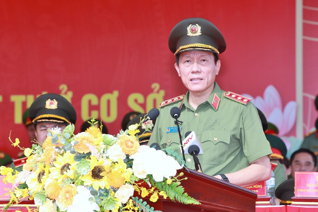 Đồng chí Thượng tướng Lương Tam Quang, Ủy viên Ban Chấp hành Trung ương Đảng, Bí thư Đảng ủy Công an Trung ương, Bộ trưởng Bộ Công an phát biểu chỉ đạo tại buổi lễ