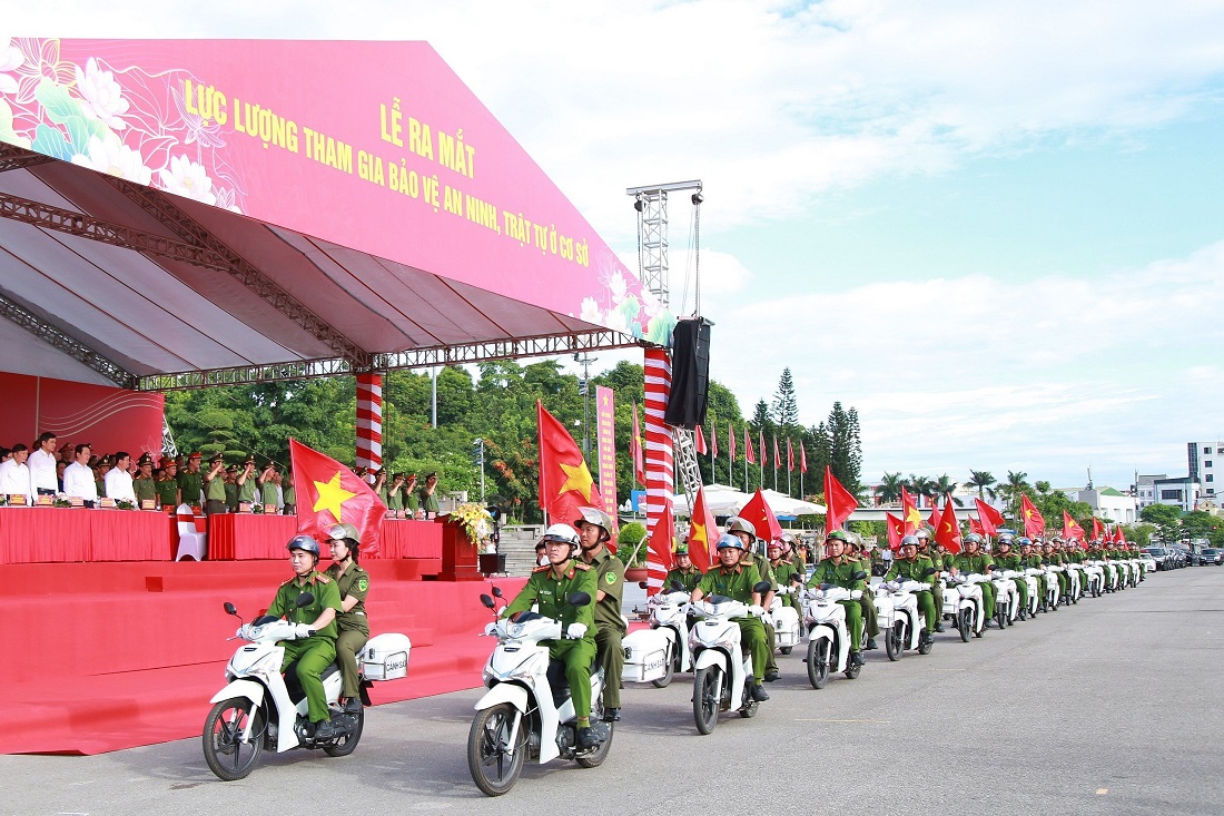 Màn diễu hành ra mắt lực lượng đến từ các khối Công an tỉnh và lực lượng tham gia bảo vệ ANTT ở cơ sở 