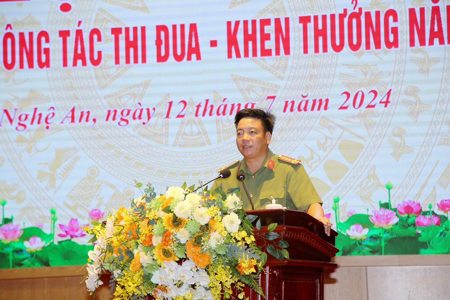 Thượng tá Nguyễn Trọng Khanh, Trưởng phòng Công tác đảng và công tác chính trị điều hành hội nghị