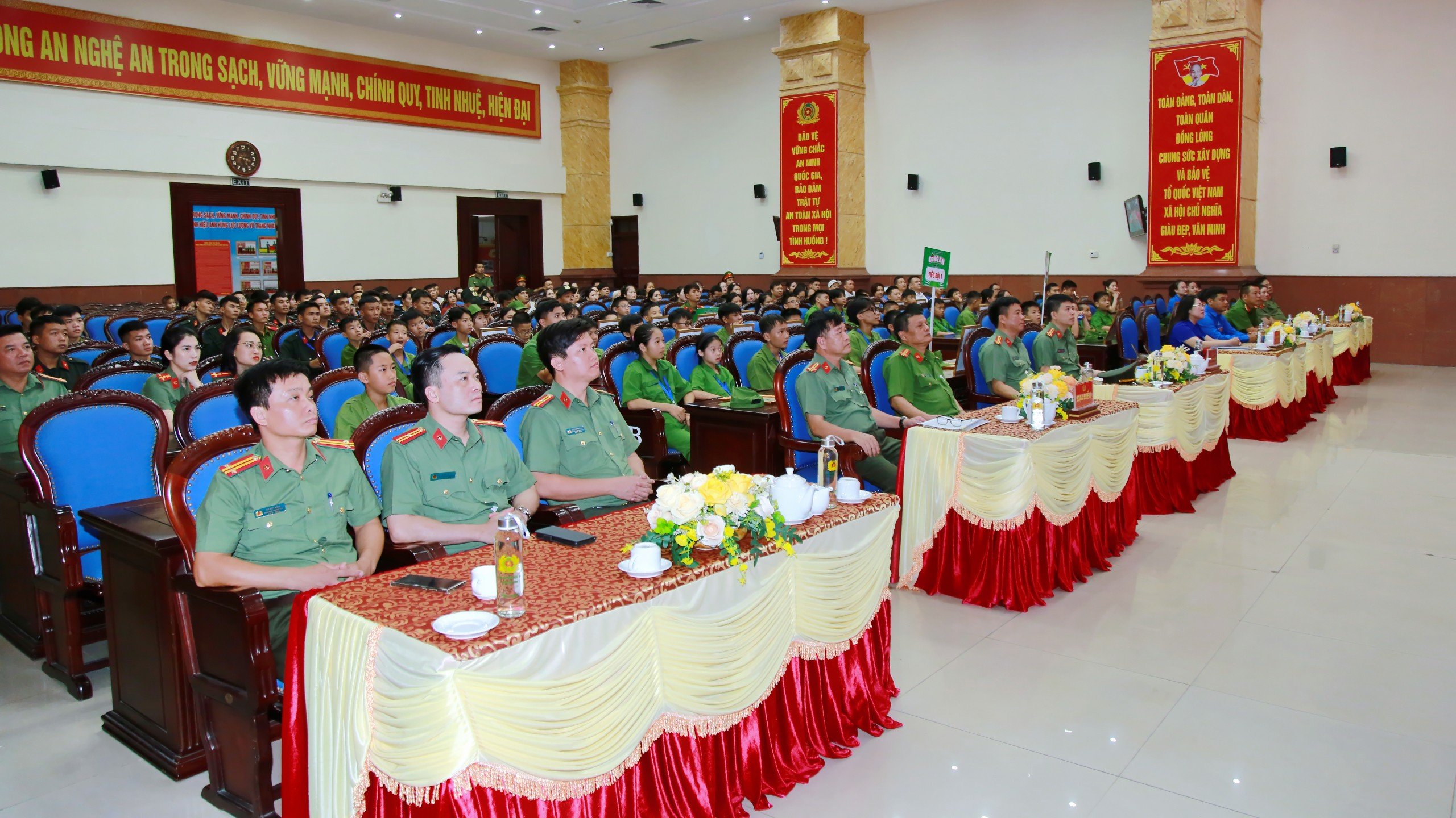 Các đại biểu tham dự