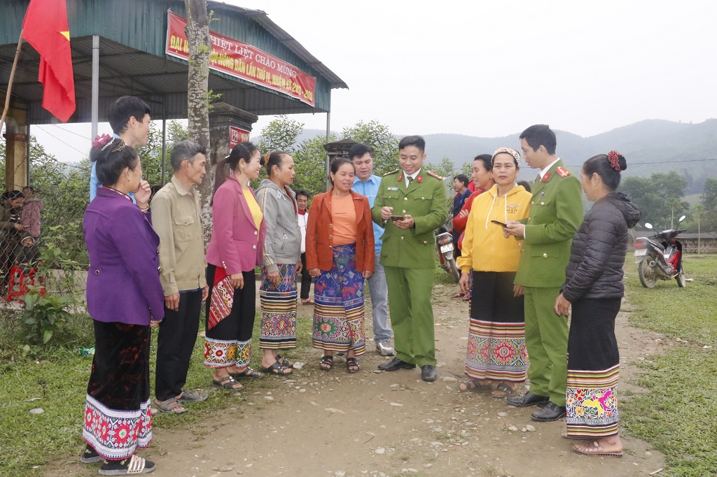 Công an Nghệ An tuyên truyền cho Nhân dân hiểu và thực hiện Đề án 06/CP 