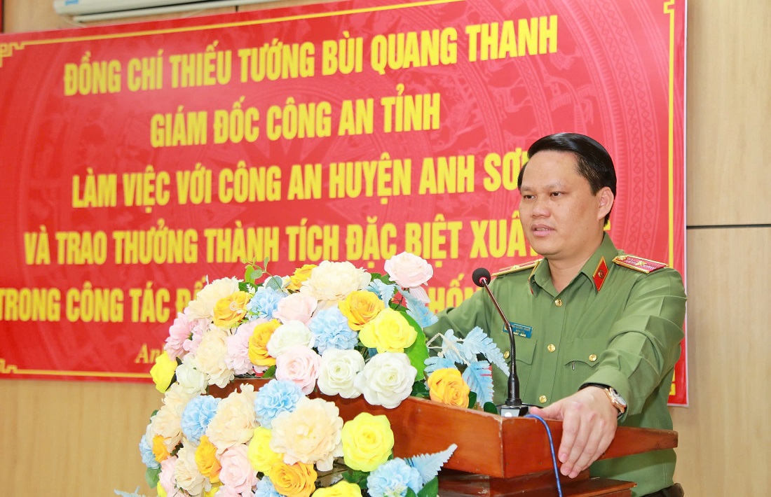 Đồng chí Thiếu tướng Bùi Quang Thanh, Ủy viên Ban Thường vụ Tỉnh ủy, Bí thư Đảng ủy, Giám đốc Công an tỉnh phát biểu chỉ đạo tại buổi làm việc