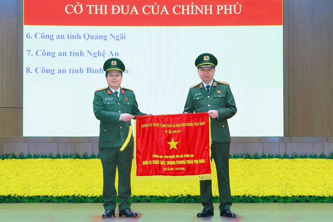 Năm 2023, Công an Nghệ An tiếp tục là đơn vị 9 năm liền được Thủ tướng Chính phủ tặng Cờ thi đua xuất sắc