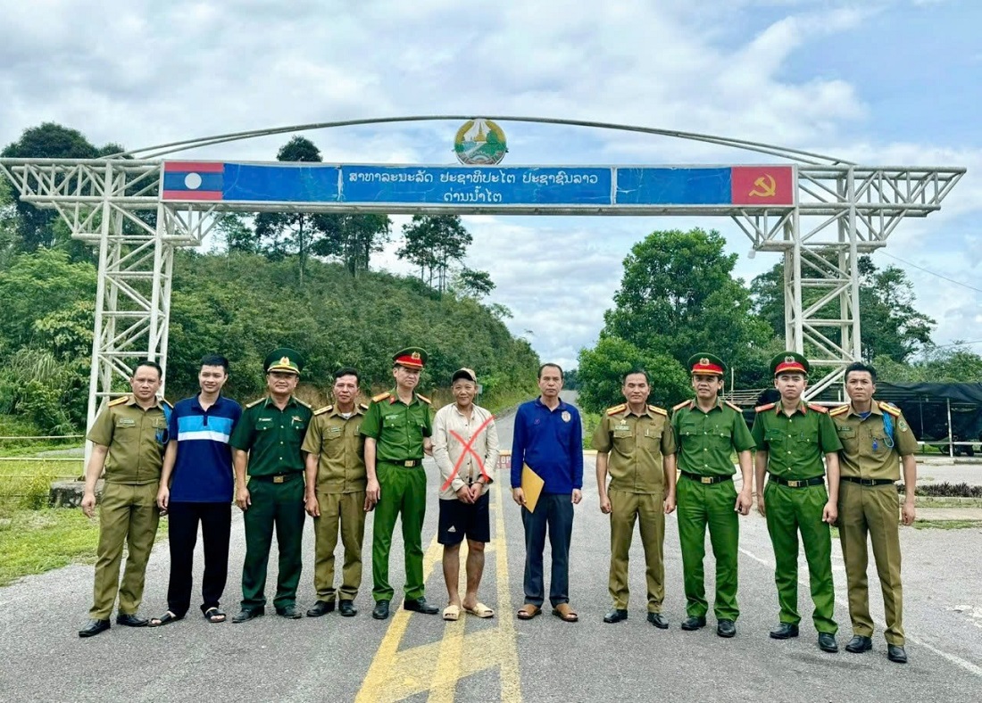 Công an huyện Quế Phong bắt giữ đối tượng truy nã Lương Thị Hiền sau 15 năm lẩn trốn tại Lào