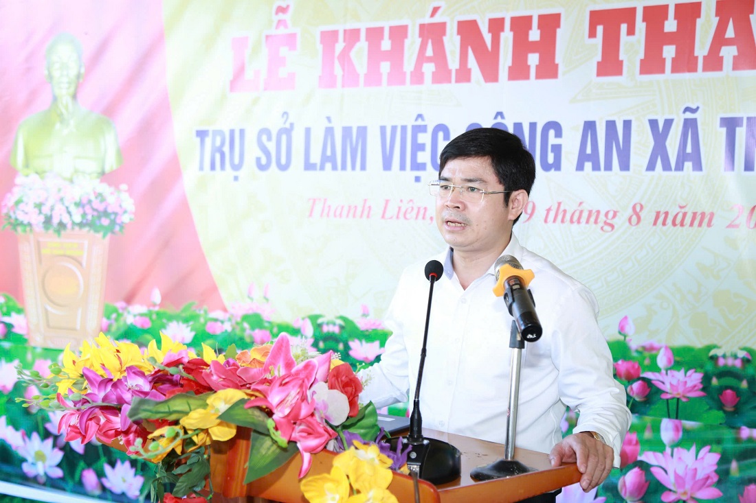 Đồng chí Trình Văn Nhã, Phó Bí thư Huyện ủy, Chủ tịch UBND huyện Thanh Chương phát biểu tại buổi lễ