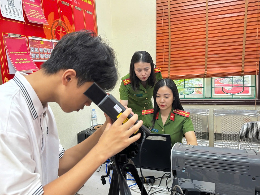 Công an thành phố Vinh thành lập tổ lưu động xuống tận phường, xã thu nhận thông tin cấp thẻ căn cước 