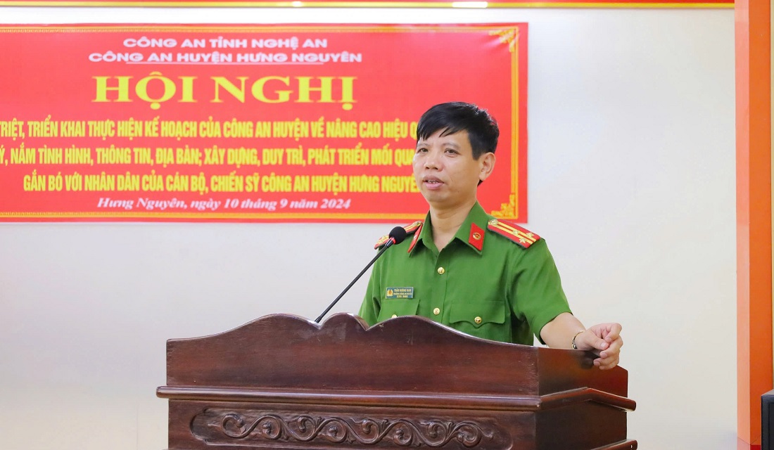 Đồng chí Thượng tá Trần Hướng Nam, Trưởng Công an huyện Hưng Nguyên phát biểu khai mạc Hội nghị