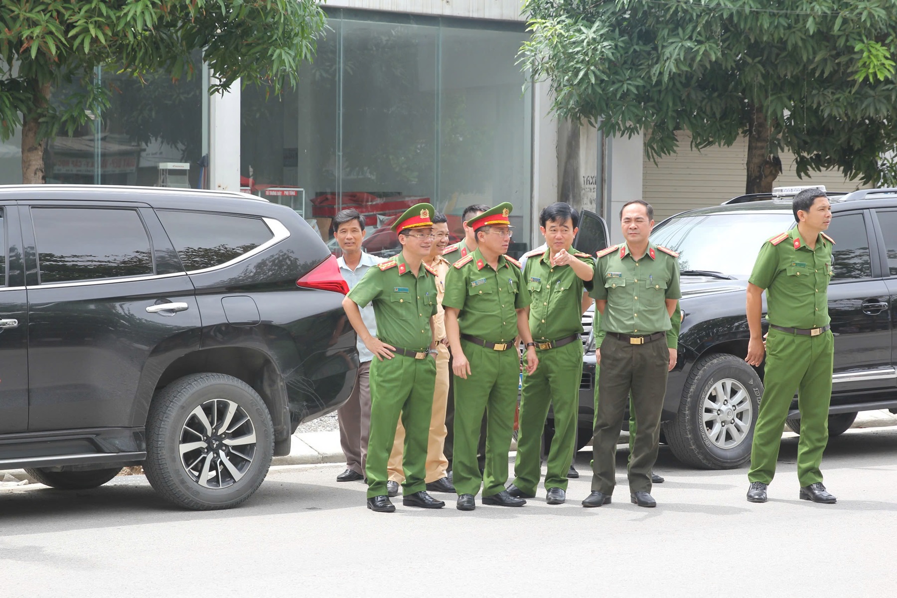 Kiểm tra, khảo sát thực tế công tác giải tỏa hành lang ATGT tại huyện Yên Thành