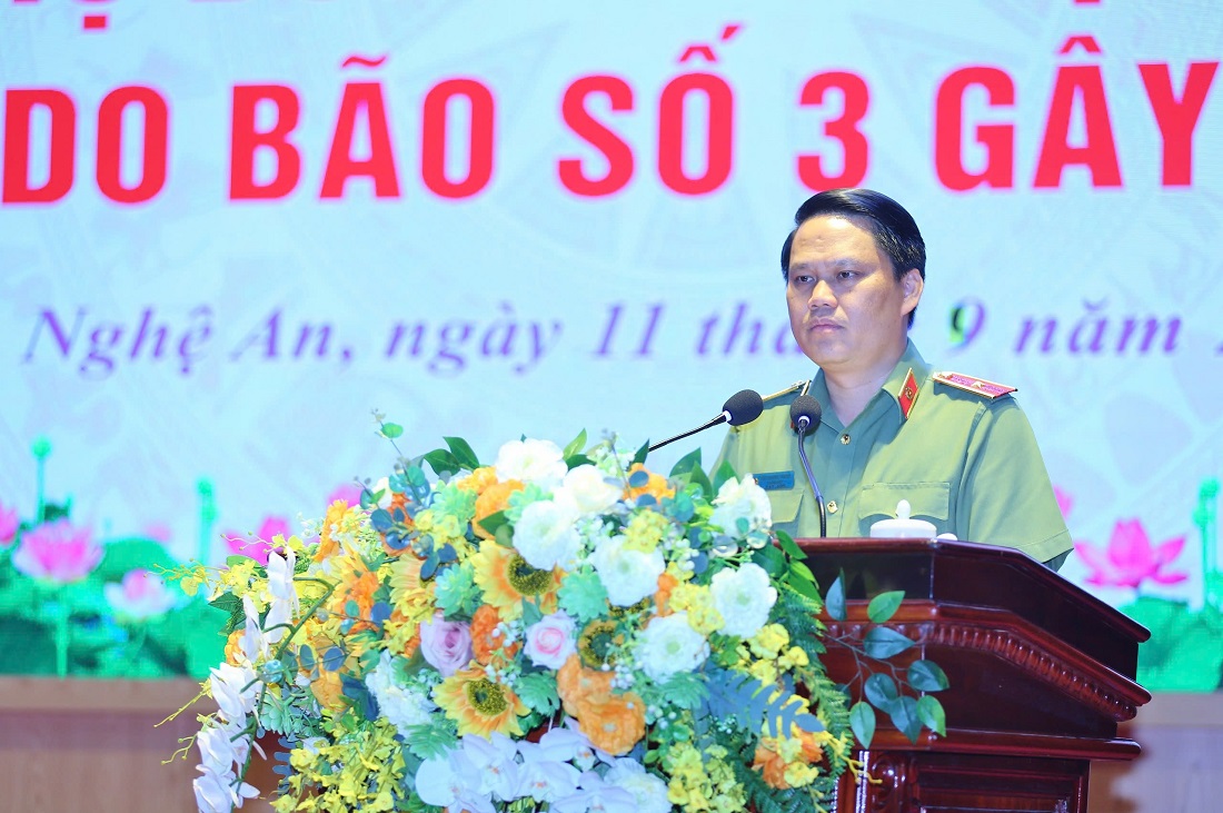 Đồng chí Thiếu tướng Bùi Quang Thanh, Ủy viên Ban Thường vụ Tỉnh ủy, Bí thư Đảng ủy, Giám đốc Công an tỉnh phát động ủng hộ đồng bào bị thiệt hại do thiên tai