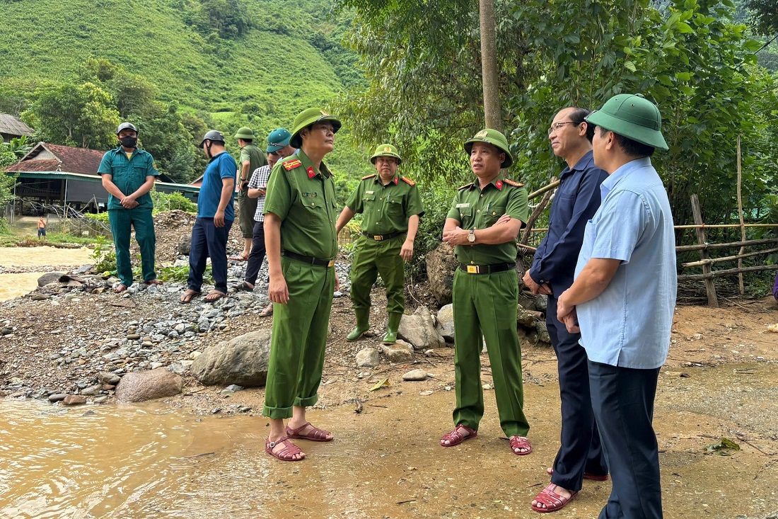 Đồng chí Đại tá Nguyễn Duy Thanh, Phó Giám đốc Công an tỉnh đánh giá rất cao tinh thần trách nhiệm cũng như công tác chuẩn bị của địa phương, trong đó nổi bật là vai trò của lực lượng Công an huyện, Công an xã đã tham mưu đắc lực cho cấp ủy, chính quyền trong công tác phòng, chống, khắc phục hậu quả thiên tai