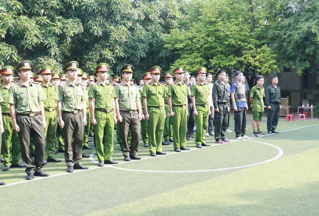 Đồng chí Đại tá Trần Hồng Quang, Phó Bí thư Đảng ủy, Phó Giám đốc Công an tỉnh kiểm tra tại Phòng Cảnh sát Phòng cháy, chữa cháy và cứu nạn, cứu hộ