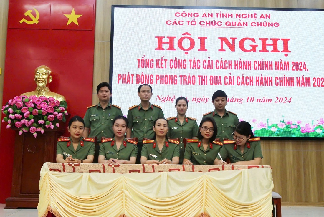 Các cơ sở Đoàn, Hội, Công đoàn trực thuộc ký giao ước thi đua thực hiện nhiệm vụ CCHC năm 2025