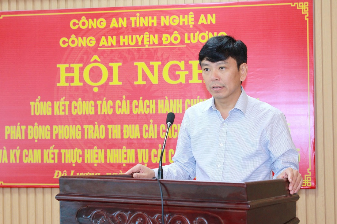 Đồng chí Trần Văn Hiến, Phó Chủ tịch UBND huyện Đô Lương phát biểu tại Hội nghị