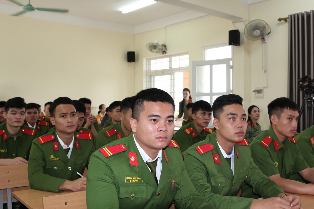 Các học viên tham gia lớp bồi dưỡng 