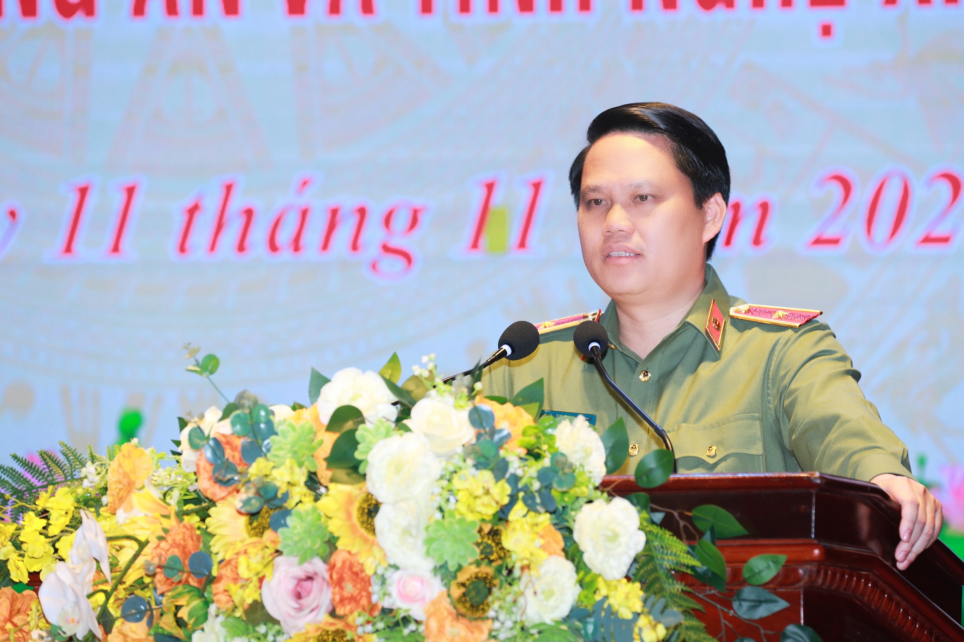 Đồng chí Thiếu tướng Bùi Quang Thanh - Ủy viên Ban Thường vụ Tỉnh ủy, Bí thư Đảng ủy, Giám đốc Công an tỉnh phát biểu tại buổi lễ