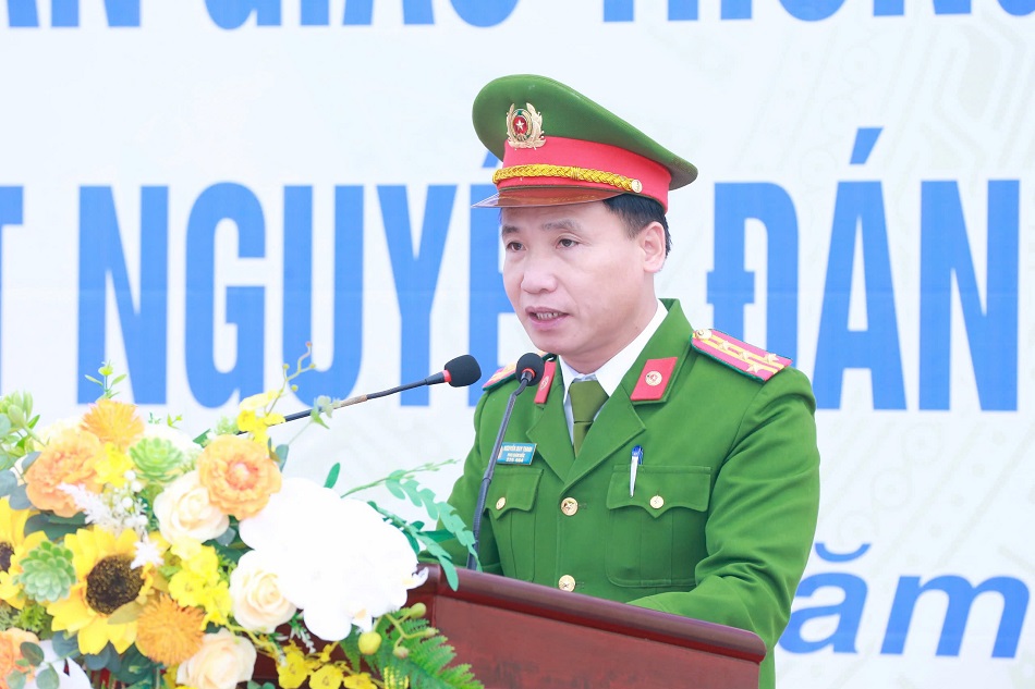 Đồng chí Đại tá Nguyễn Duy Thanh, Thủ trưởng Cơ quan CSĐT, Phó Giám đốc Công an tỉnh phát lệnh ra quân đợt cao điểm