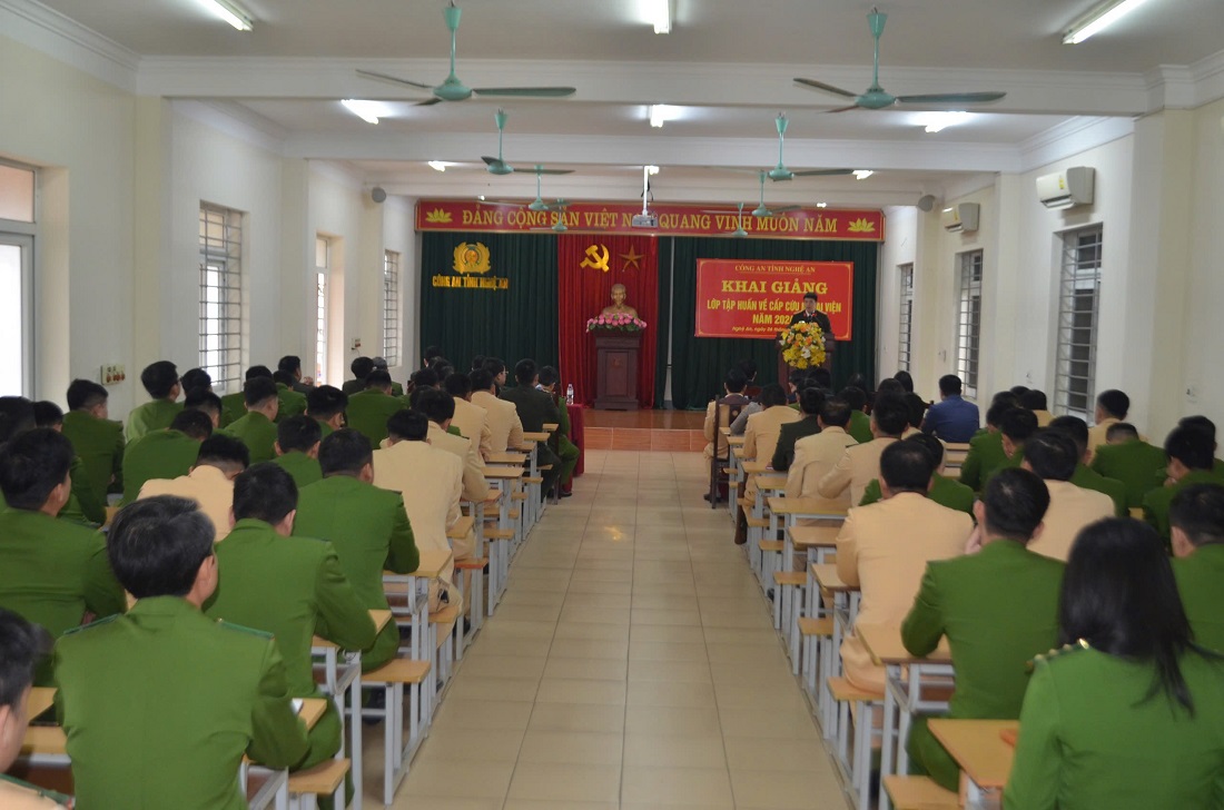 Công an Nghệ An là đơn vị đầu tiên trong Công an các đơn vị, địa phương toàn quốc triển khai lớp tập huấn cấp cứu ngoại viện cho CBCS