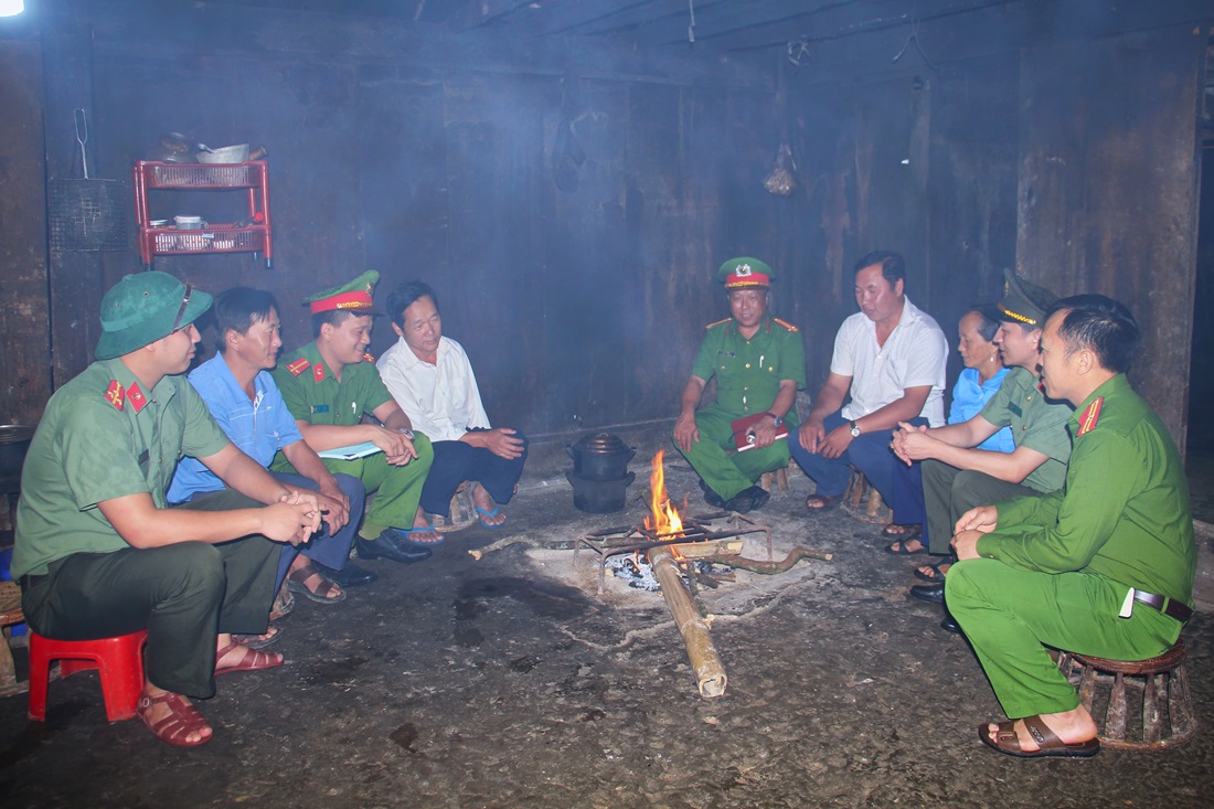 Phát huy vai trò của già làng, trưởng bản, người có uy tín trong phong trào toàn dân bảo vệ an ninh Tổ quốc, bảo đảm an ninh miền núi, dân tộc