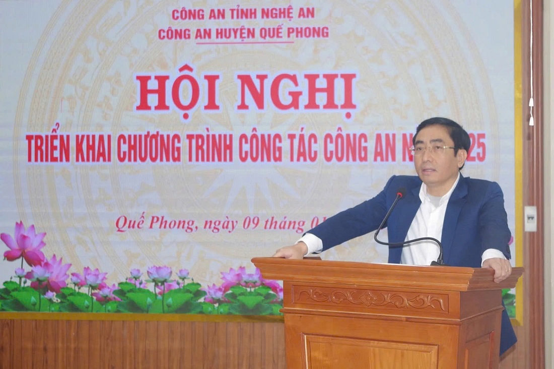 Đồng chí Cao Minh Tú, Phó Bí thư Huyện ủy, Chủ tịch UBND huyện Quế Phong phát biểu