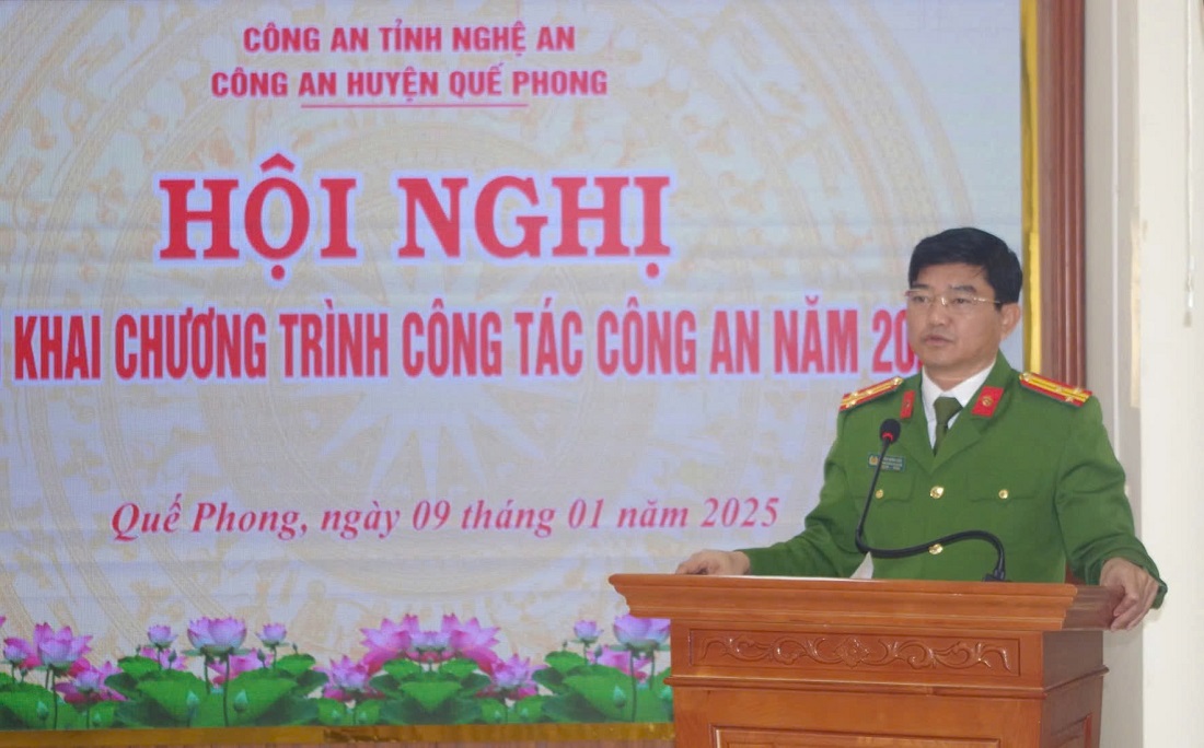 Đồng chí Thượng tá Trần Minh Sơn, Trưởng Công an huyện Quế Phong phát biểu