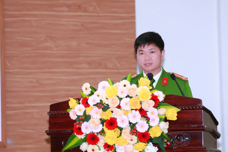 Đồng chí Thượng tá Phạm Thành Long, Trưởng Công an thành phố Vinh phát biểu tại Hội nghị