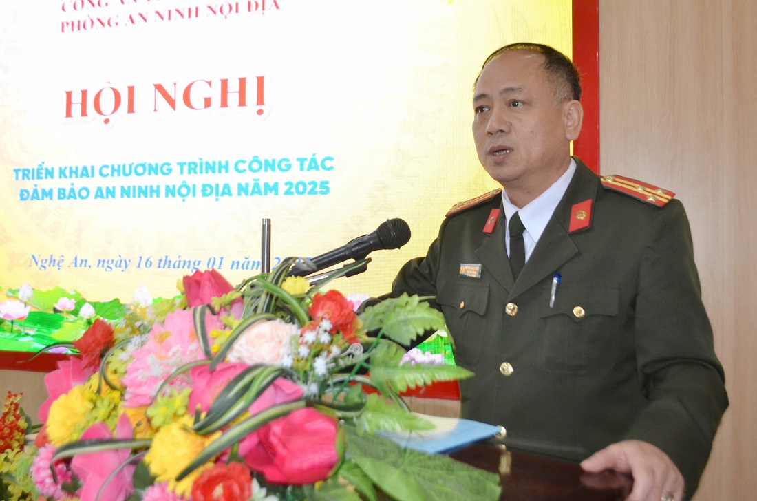 Đồng chí Thượng tá Nguyễn Hồng Tuyến, Trưởng phòng An ninh nội địa phát biểu tại Hội nghị