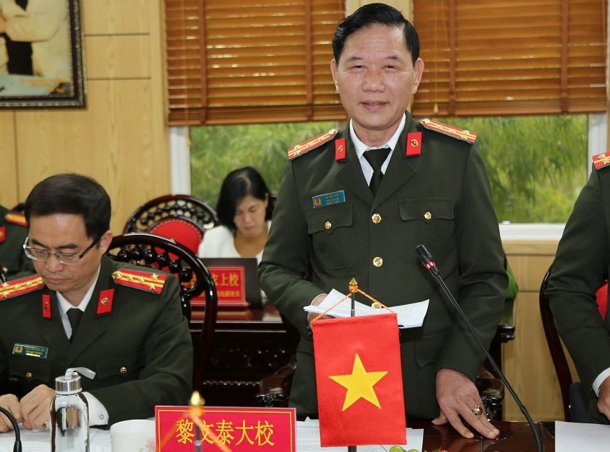 Đồng chí Đại tá Lê Văn Thái, Phó Giám đốc Công an tỉnh Nghệ  An phát biểu tại buổi hội đàm