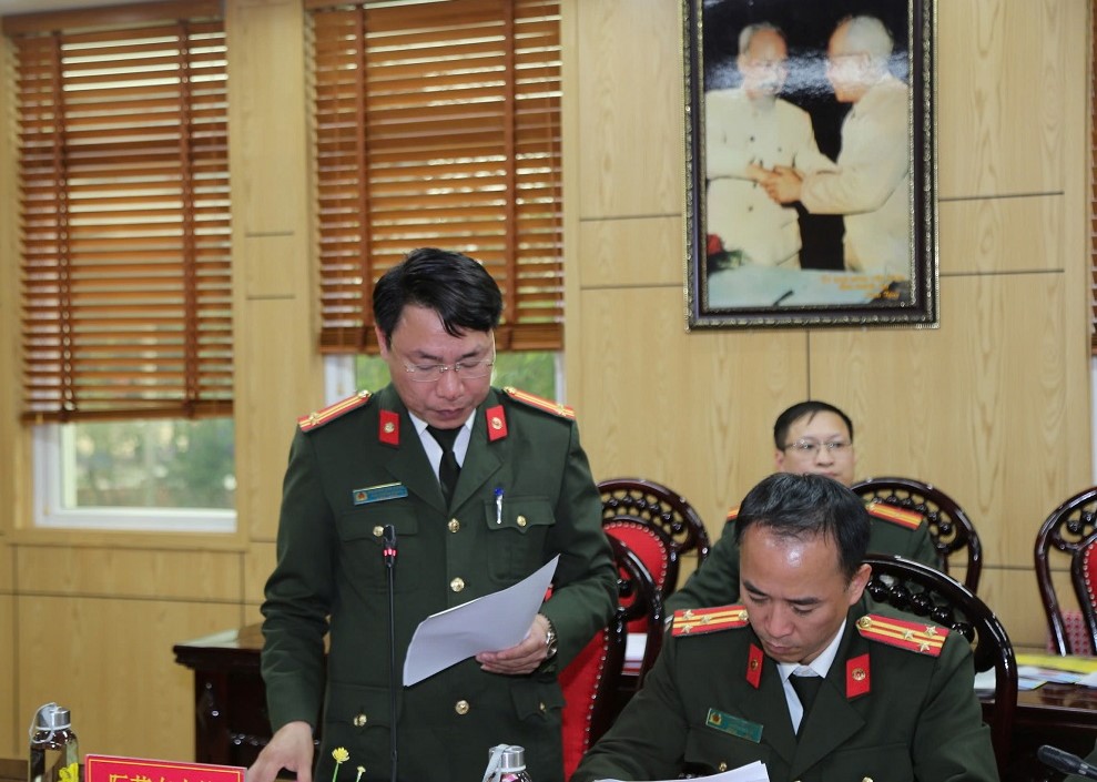 Đại diện Lãnh đạo Phòng Tham mưu Công an tỉnh Nghệ An thông qua dự thảo biên bản hợp tác ghi nhớ giữa Công an tỉnh Nghệ An và Công an tỉnh Hồ Nam