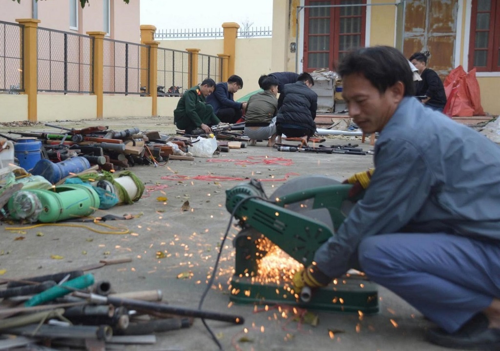 Tiêu hủy hàng trăm vũ khí, vật liệu nổ và công cụ hỗ trợ