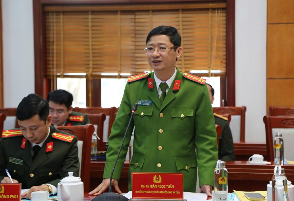 Đồng chí Đại tá Trần Ngọc Tuấn, Phó Giám đốc Công an tỉnh phát biểu tại buổi làm việc