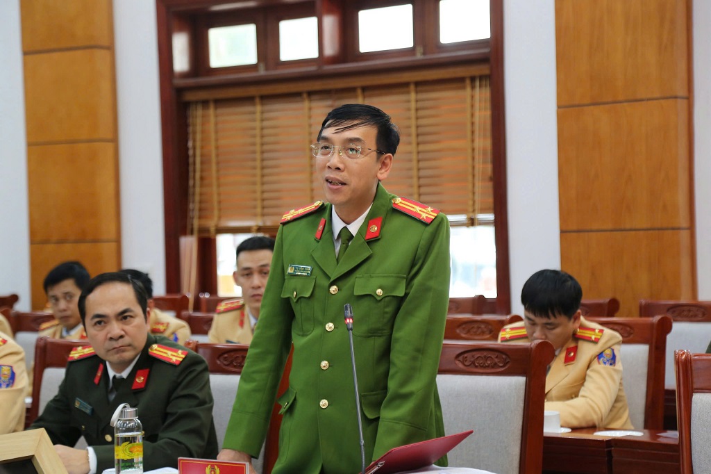 Lãnh đạo các phòng chức năng phát biểu ý kiến