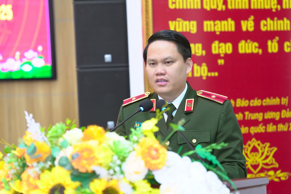 Đồng chí Thiếu tướng Bùi Quang Thanh, Ủy viên Ban Thường vụ Tỉnh ủy, Bí thư Đảng ủy, Giám đốc Công an tỉnh phát biểu chỉ đạo tại Hội nghị