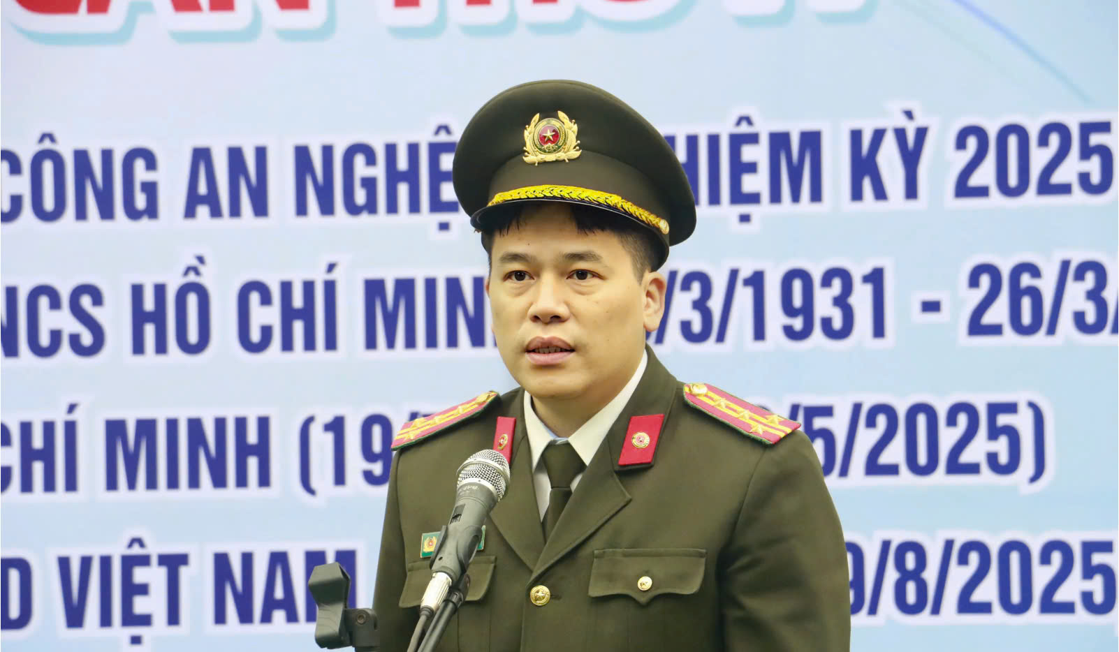 Đồng chí Đại tá Trần Hồng Quang - Phó Bí thư Đảng ủy, Phó Giám đốc Công an tỉnh phát biểu khai mạc