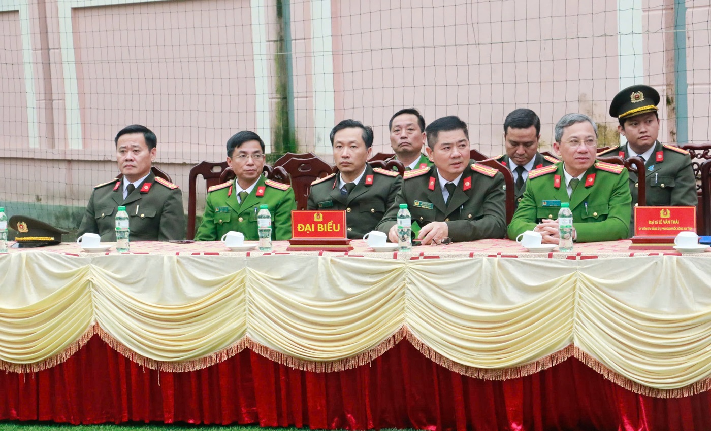 Các đại biểu dự lễ khai mạc