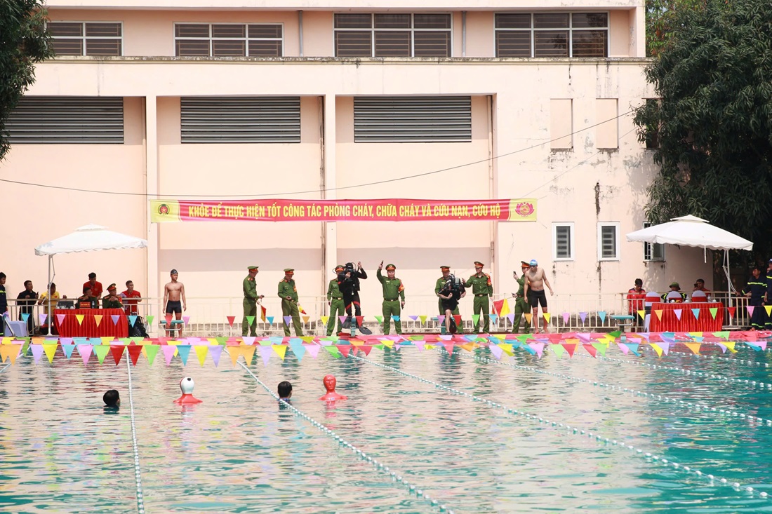 Sôi nổi tranh tài tại Hội thi thể thao nghiệp vụ chữa cháy và cứu nạn, cứu hộ, vòng thi thứ 2 - khu vực III