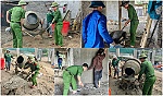 Công an xã chung tay hỗ trợ xóa nhà tạm, nhà dột nát