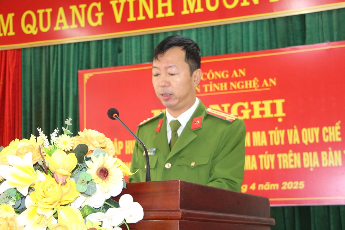 Đồng chí Thượng tá Nguyễn Hữu Cường - Trưởng Phòng Cảnh sát điều tra tội phạm về ma túy phát biểu khai mạc lớp tập huấn