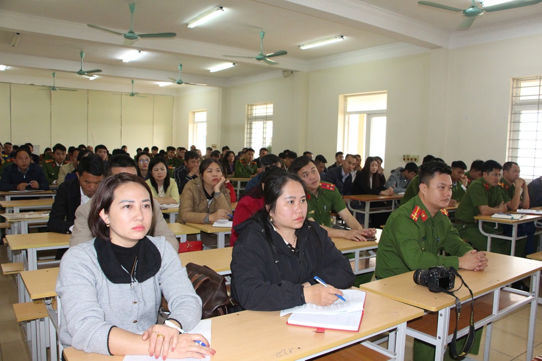 Các học viên tham gia lớp tập huấn