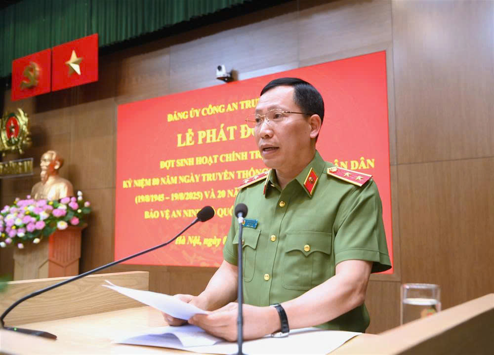 Đồng chí Trung tướng Lê Văn Tuyến, Ủy viên Ban Thường vụ Đảng ủy Công an Trung ương, Thứ trưởng Bộ Công an quán triệt Hướng dẫn của Ban Thường vụ Đảng ủy Công an Trung ương về tổ chức đợt sinh hoạt chính trị đặc biệt